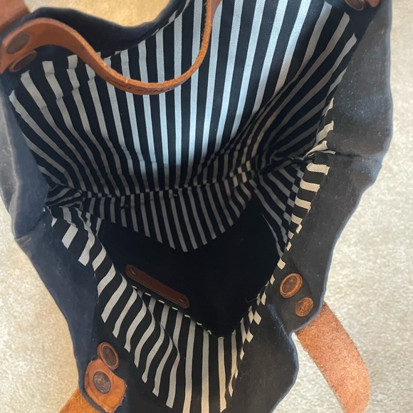 AWL Snap leather and canvas tote - Picture 5 of 6